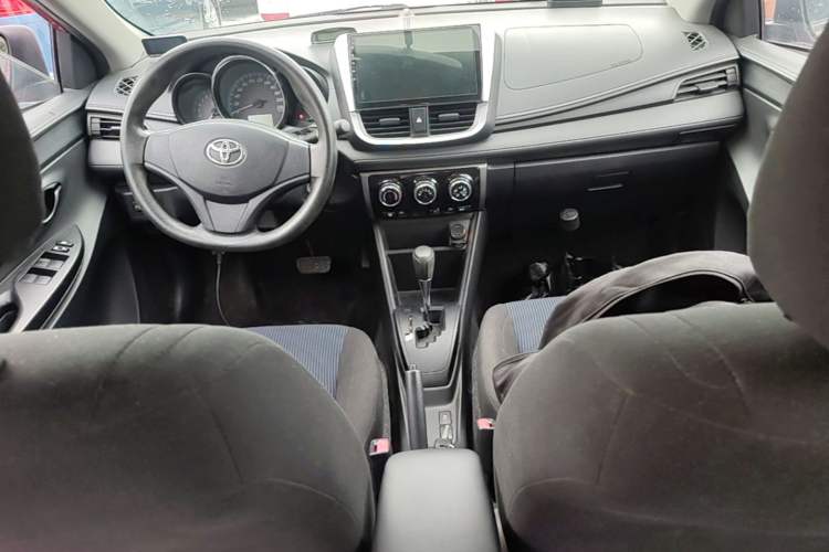 Used Toyota YARiS L Zhi Xuan 2016 Revised 1.5E CVT Charming Edition Center Console