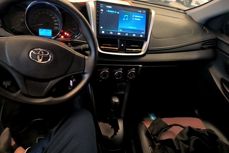Used Toyota YARiS L Zhi Xuan 2016 Revised 1.5E CVT Charming Edition Center Console