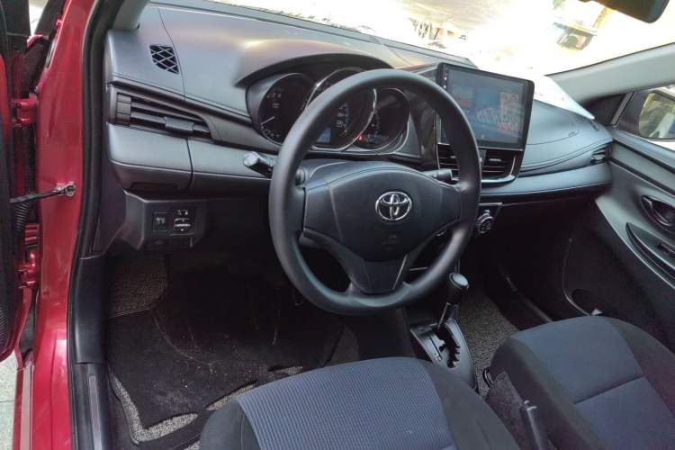 Used Toyota YARiS L Zhi Xuan 2016 Revised 1.5E CVT Charming Edition Center Console