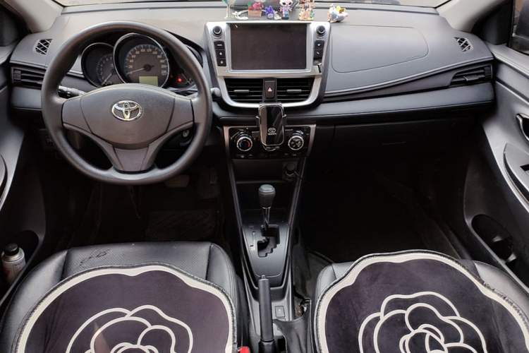 Used Toyota YARiS L Zhi Xuan 2016 Revised 1.5E CVT Charming Edition Center Console