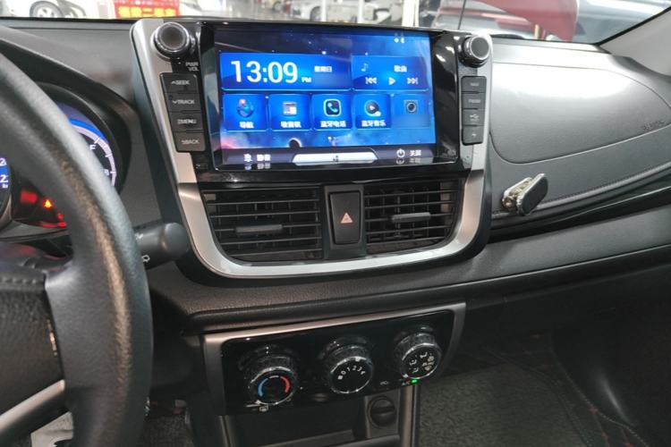 Used Toyota YARiS L Zhi Xuan 2016 Revised Version 1.5G CVT with Dynamic Sunroof Center Console