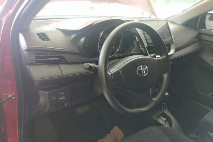 Used Toyota YARiS L Zhi Xuan 2016 Revised 1.5E CVT Charming Edition Center Console