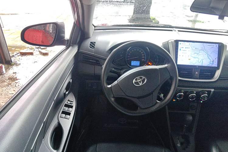 Used Toyota YARiS L Zhi Xuan 2016 Revised 1.5E CVT Charming Edition Center Console