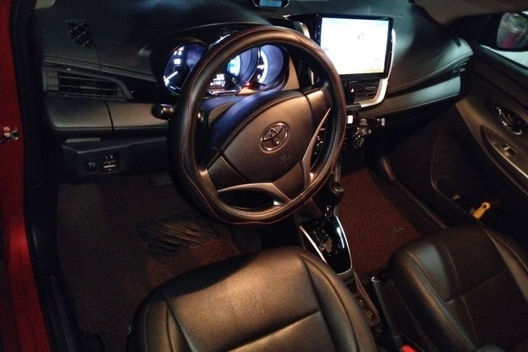 Used Toyota YARiS L Zhi Xuan 2016 Revised Version 1.5G CVT with Dynamic Sunroof Center Console