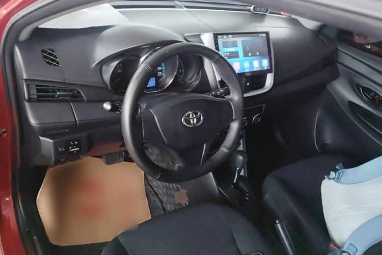 Used Toyota YARiS L Zhi Xuan 2016 Revised 1.5E CVT Charming Edition Center Console