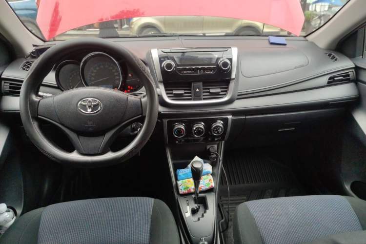 Used Toyota YARiS L Zhi Xuan 2016 Revised 1.5E CVT Charming Edition Center Console