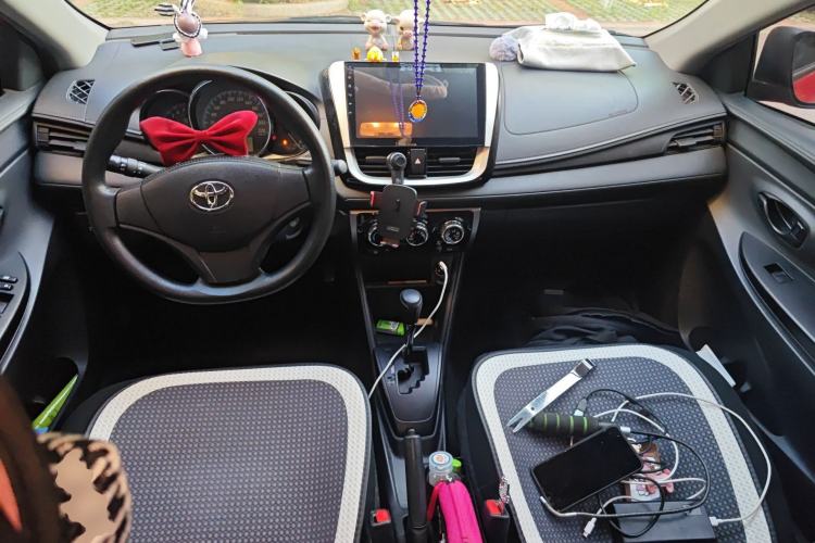 Used Toyota YARiS L Zhi Xuan 2016 Revised 1.5E CVT Charming Edition Center Console