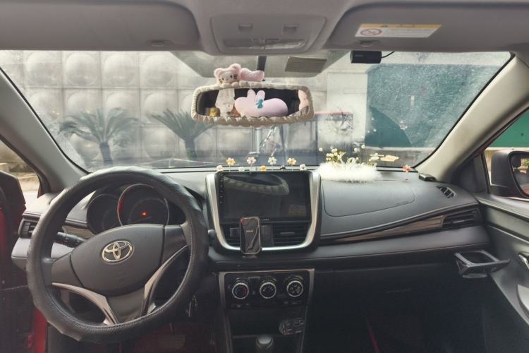 Used Toyota YARiS L Zhi Xuan 2016 Revised Version 1.5G CVT with Dynamic Sunroof Center Console