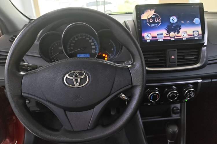 Used Toyota YARiS L Zhi Xuan 2016 Revised 1.5E CVT Charming Edition Center Console