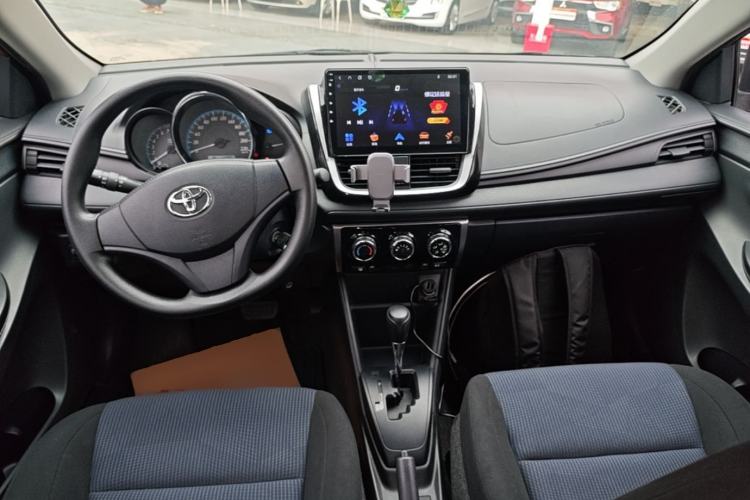 Used Toyota YARiS L Zhi Xuan 2016 Revised 1.5E CVT Charming Edition Center Console