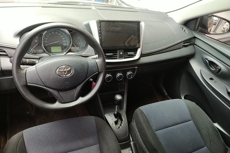 Used Toyota YARiS L Zhi Xuan 2016 Revised 1.5E CVT Charming Edition Center Console