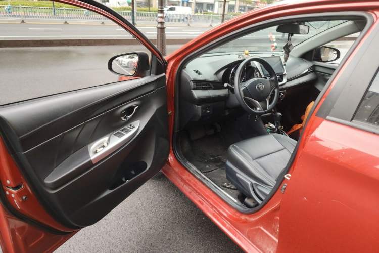 Used Toyota YARiS L Zhi Xuan 2016 Revised Version 1.5G CVT with Dynamic Sunroof Driver Seat