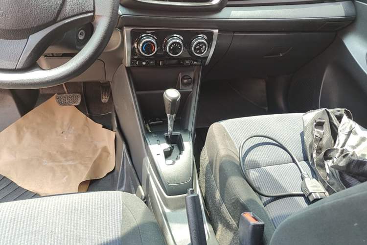 Used Toyota YARiS L Zhi Xuan 2016 Revised 1.5E CVT Charming Edition Gear Lever