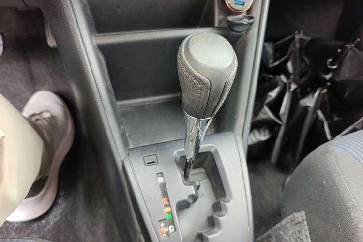Used Toyota YARiS L Zhi Xuan 2016 Revised 1.5E CVT Charming Edition Gear Lever
