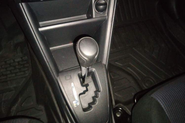 Used Toyota YARiS L Zhi Xuan 2016 Revised 1.5E CVT Charming Edition Gear Lever