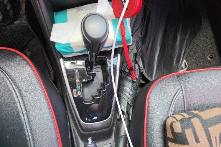 Used Toyota YARiS L Zhi Xuan 2016 Revised Version 1.5G CVT with Dynamic Sunroof Gear Lever