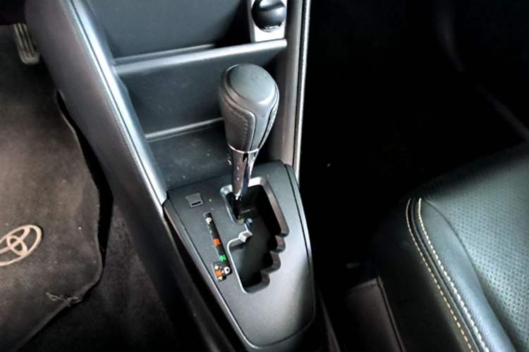 Used Toyota YARiS L Zhi Xuan 2016 Revised 1.5E CVT Charming Edition Gear Lever