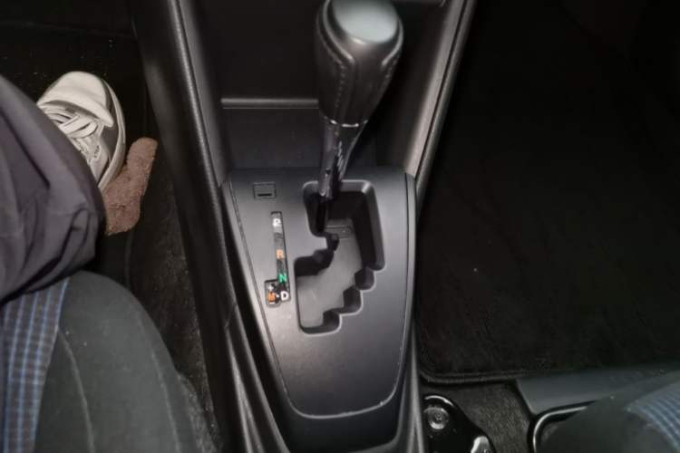 Used Toyota YARiS L Zhi Xuan 2016 Revised 1.5E CVT Charming Edition Gear Lever