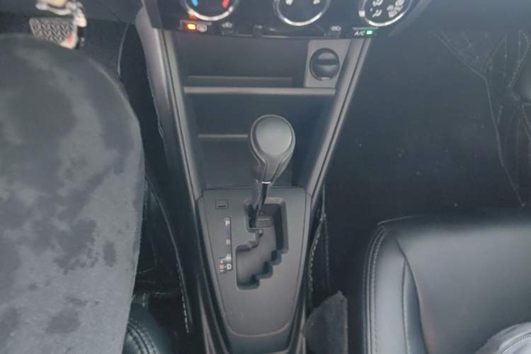Used Toyota YARiS L Zhi Xuan 2016 Revised 1.5E CVT Charming Edition Gear Lever