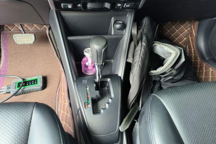 Used Toyota YARiS L Zhi Xuan 2016 Revised 1.5E CVT Charming Edition Gear Lever