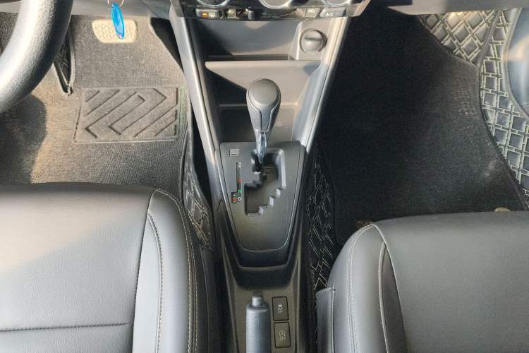 Used Toyota YARiS L Zhi Xuan 2016 Revised 1.5E CVT Charming Edition Gear Lever