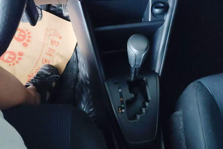 Used Toyota YARiS L Zhi Xuan 2016 Revised 1.5E CVT Charming Edition Gear Lever