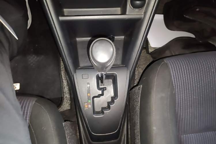 Used Toyota YARiS L Zhi Xuan 2016 Revised 1.5E CVT Charming Edition Gear Lever