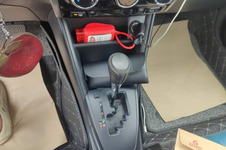Used Toyota YARiS L Zhi Xuan 2016 Revised 1.5E CVT Charming Edition Gear Lever