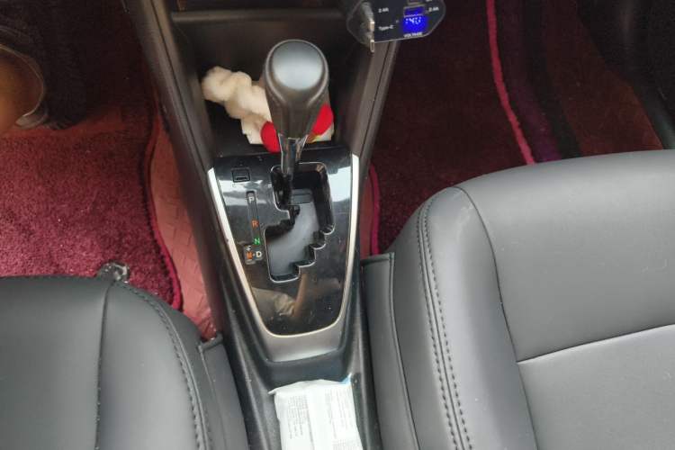 Used Toyota YARiS L Zhi Xuan 2016 Revised Version 1.5G CVT with Dynamic Sunroof Gear Lever