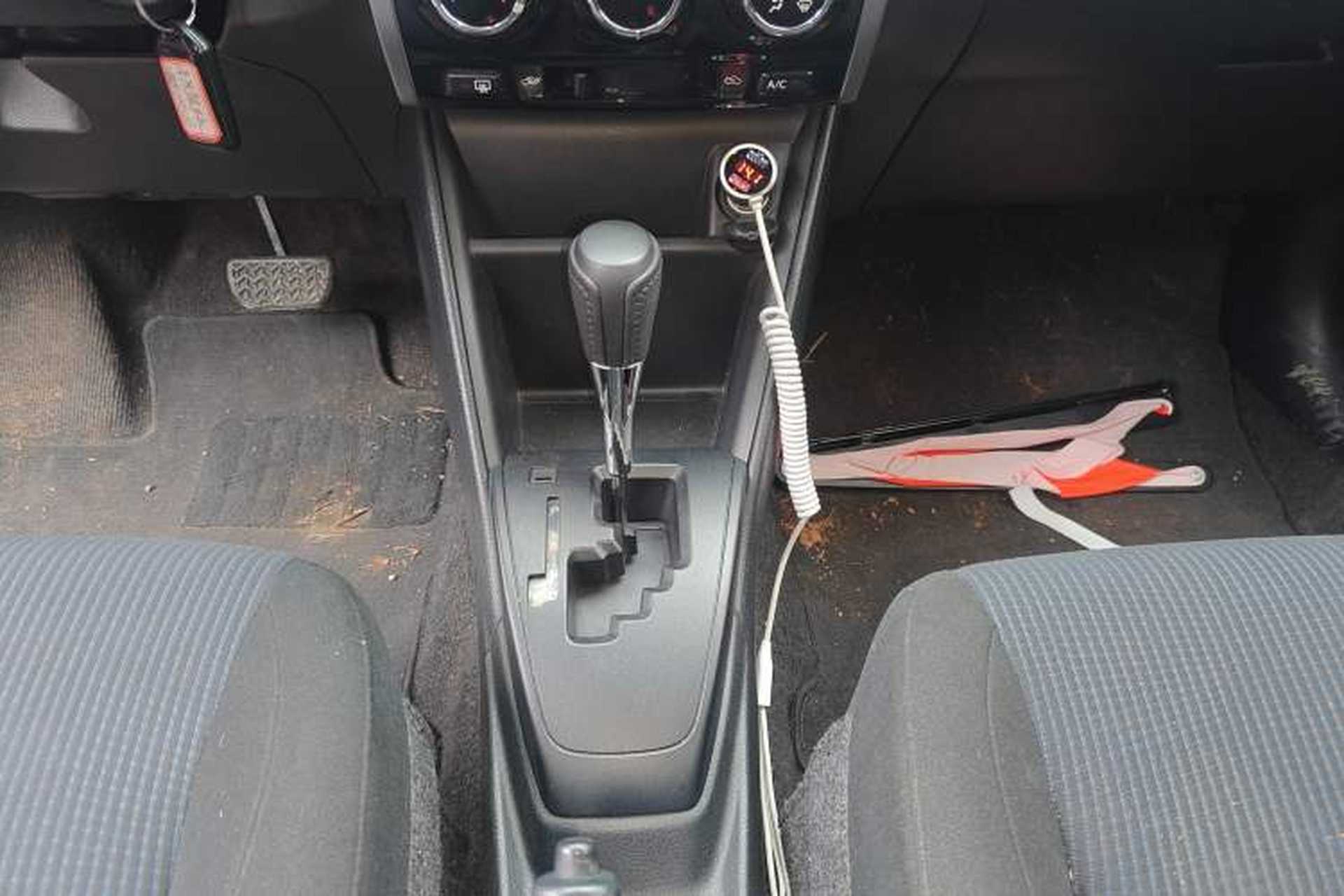 Used Toyota YARiS L Zhi Xuan 2016 Revised 1.5E CVT Charming Edition Gear Lever