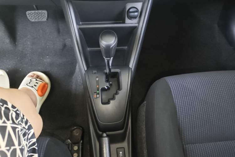 Used Toyota YARiS L Zhi Xuan 2016 Revised 1.5E CVT Charming Edition Gear Lever