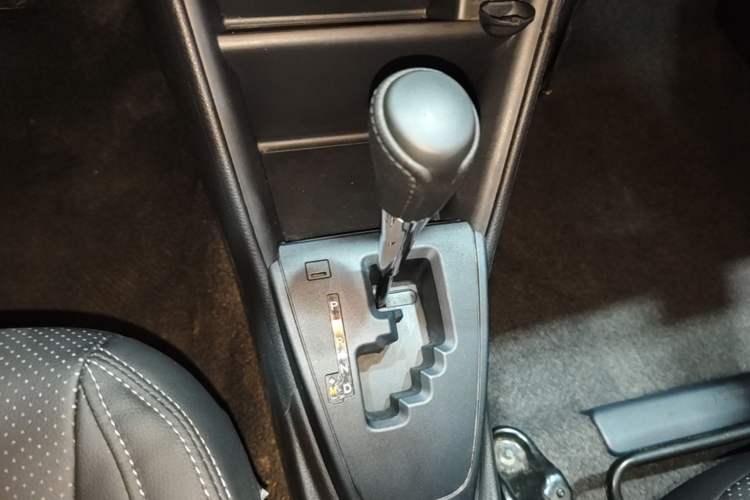 Used Toyota YARiS L Zhi Xuan 2016 Revised 1.5E CVT Charming Edition Gear Lever