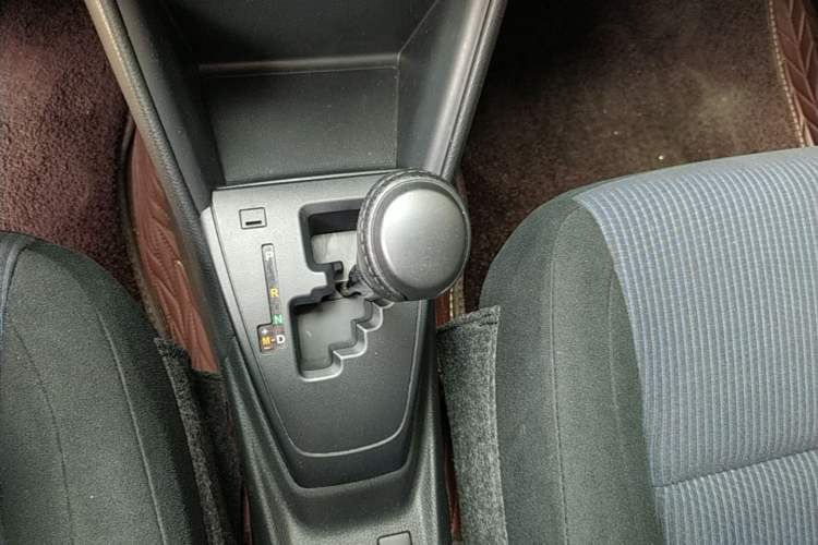 Used Toyota YARiS L Zhi Xuan 2016 Revised 1.5E CVT Charming Edition Gear Lever