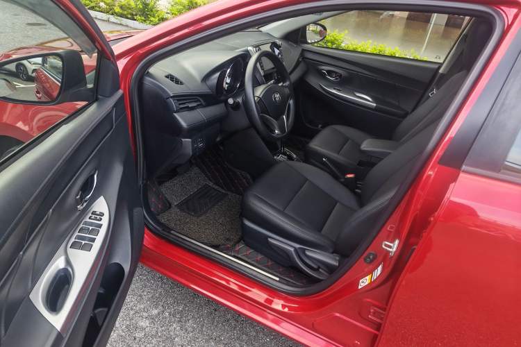 Used Toyota YARiS L Zhi Xuan 2016 Revised Version 1.5G CVT with Dynamic Sunroof Interior 1