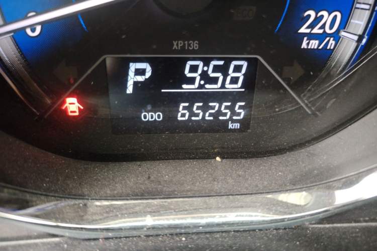 Used Toyota YARiS L Zhi Xuan 2016 Revised Version 1.5G CVT with Dynamic Sunroof Odometer Close Up
