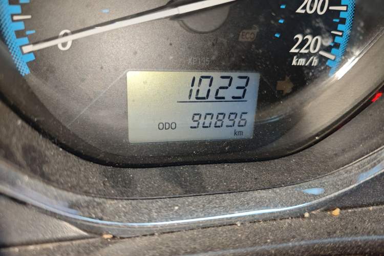 Used Toyota YARiS L Zhi Xuan 2016 Revised 1.3E Manual – Charming Edition Odometer Close Up