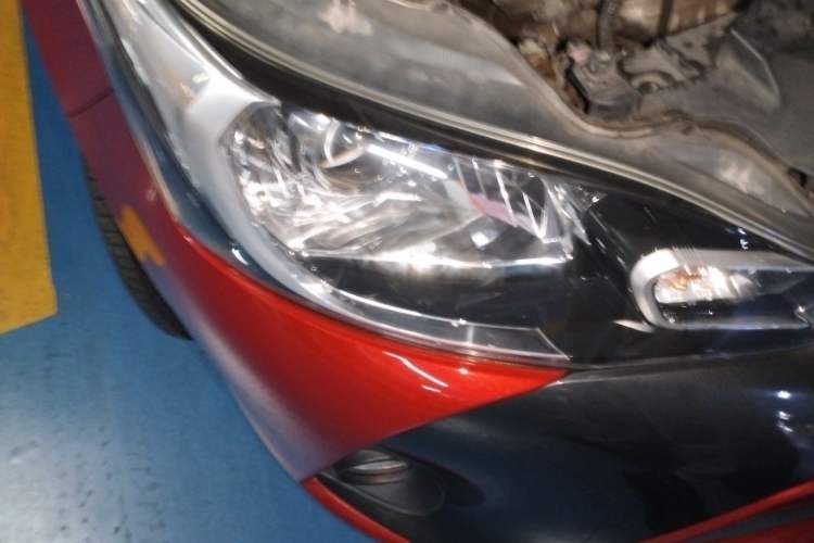 Used Toyota YARiS L Zhi Xuan 2016 Revised Version 1.5G CVT with Dynamic Sunroof Right Front Headlight