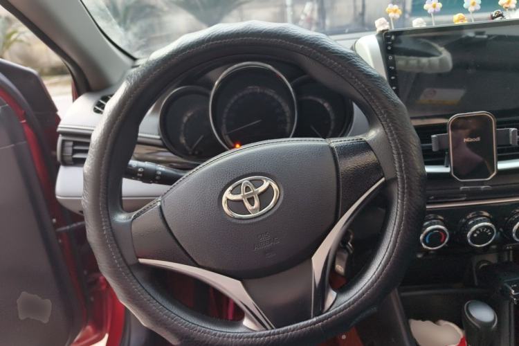 Used Toyota YARiS L Zhi Xuan 2016 Revised Version 1.5G CVT with Dynamic Sunroof Steering Wheel