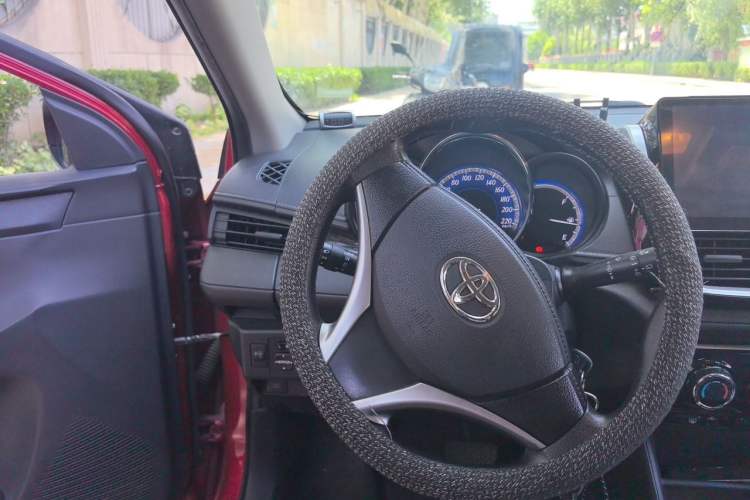 Used Toyota YARiS L Zhi Xuan 2016 Revised Version 1.5G CVT with Dynamic Sunroof Steering Wheel
