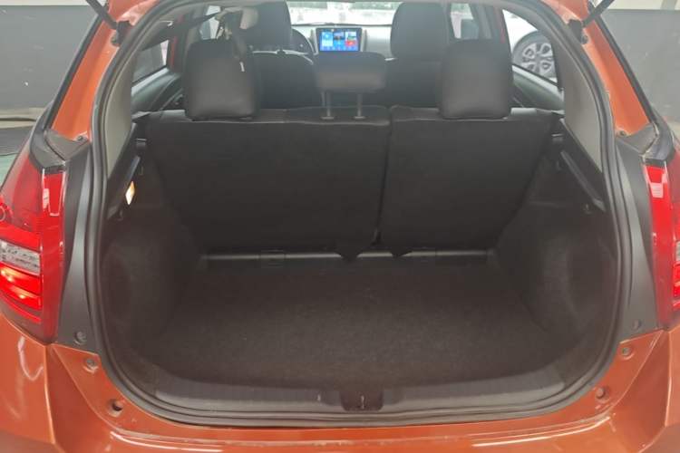Used Toyota YARiS L Zhi Xuan 2016 Revised 1.5E CVT Charming Edition Trunk