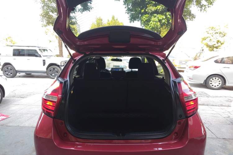 Used Toyota YARiS L Zhi Xuan 2016 Revised 1.5E CVT Charming Edition Trunk