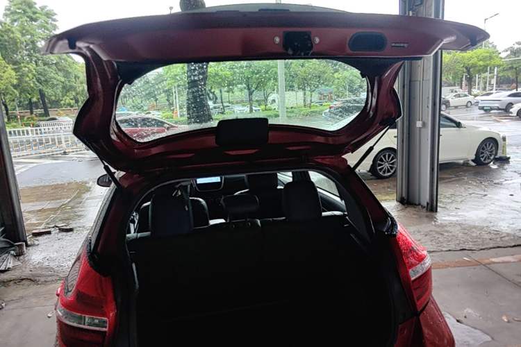 Used Toyota YARiS L Zhi Xuan 2016 Revised 1.5E CVT Charming Edition Trunk