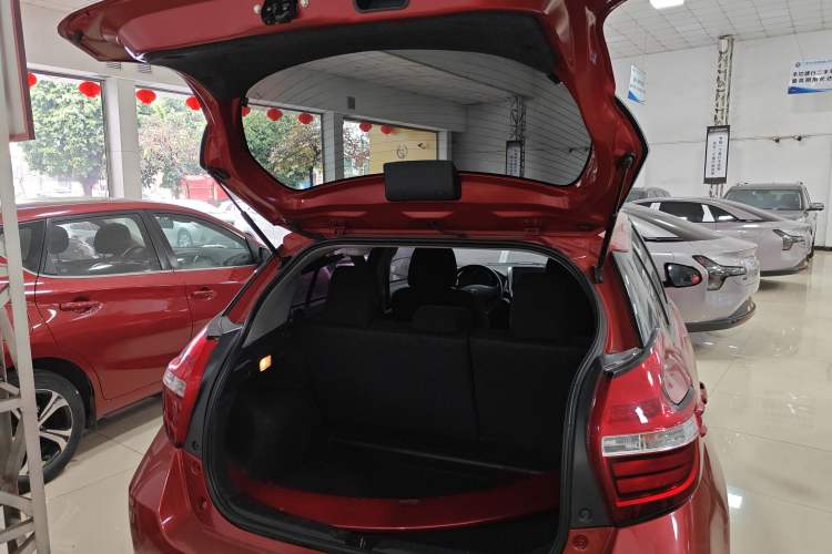 Used Toyota YARiS L Zhi Xuan 2016 Revised 1.5E CVT Charming Edition Trunk
