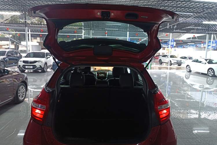 Used Toyota YARiS L Zhi Xuan 2016 Revised 1.5E CVT Charming Edition Trunk