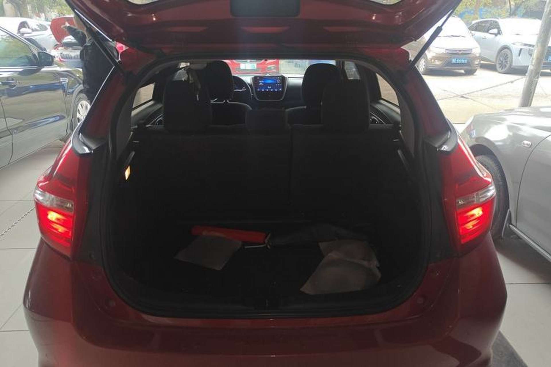 Used Toyota YARiS L Zhi Xuan 2016 Revised 1.5E CVT Charming Edition Trunk