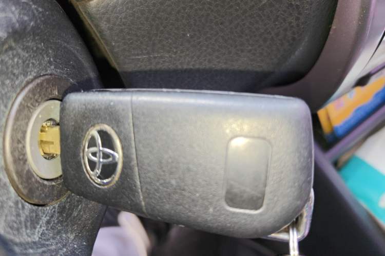 Used Toyota YARiS L Zhi Xuan 2016 Revised Version 1.5G CVT with Dynamic Sunroof Vehicle Key