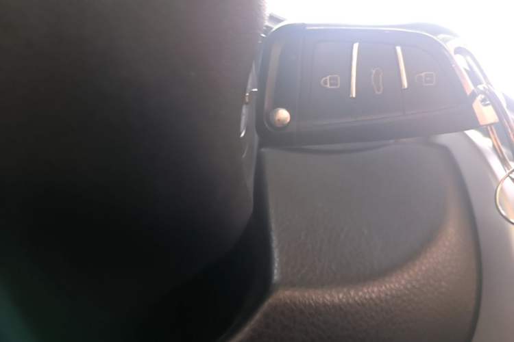 Used Toyota YARiS L Zhi Xuan 2016 Revised 1.5E CVT Charming Edition Vehicle Key