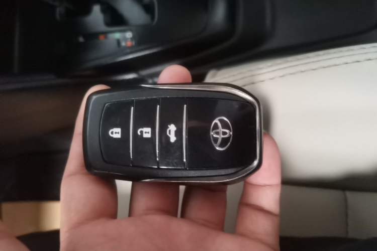 Used Toyota YARiS L Zhi Xuan 2016 Revised 1.5E CVT Charming Edition Vehicle Key