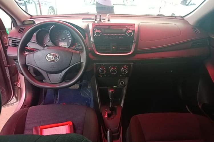 Used Toyota YARiS L Zhi Xuan 2016 Revised 1.5E CVT Charming Edition Center Console