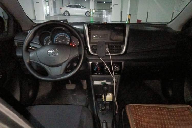 Used Toyota YARiS L Zhi Xuan 2016 Revised 1.5E CVT Charming Edition Center Console